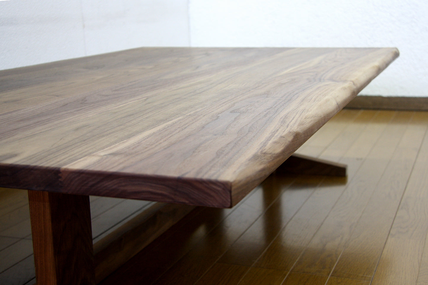 面縁は手彫り皮目風の仕上げ