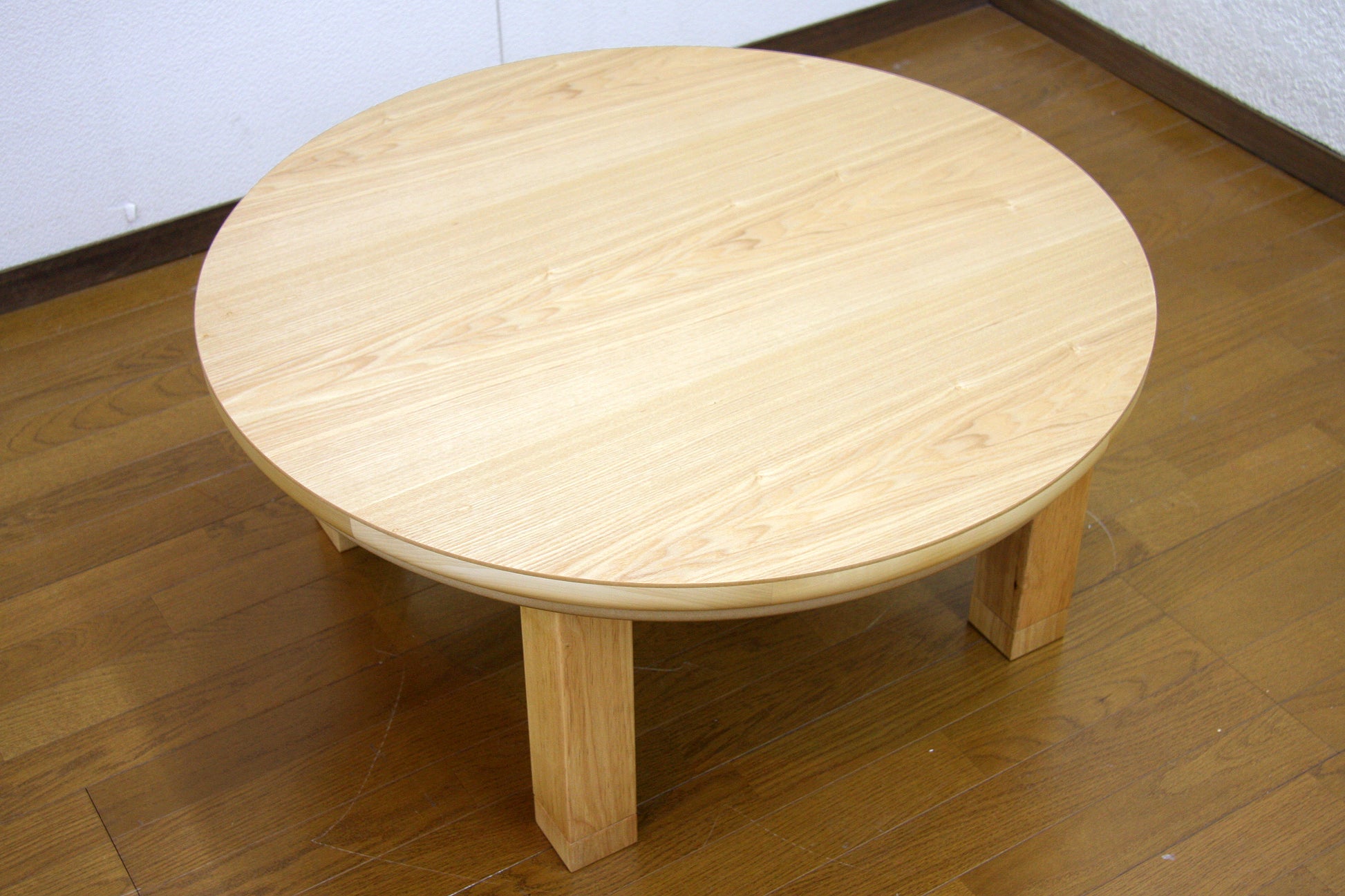 タモナチュラル色 *天然木に付木目は一品一品異なります。