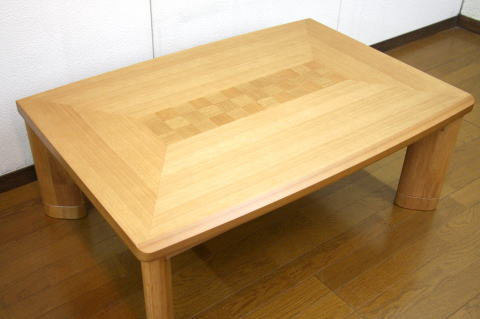 中央に市松模様を配した変化貼りが綺麗 *天然木に付き木目は一品一品異なります。