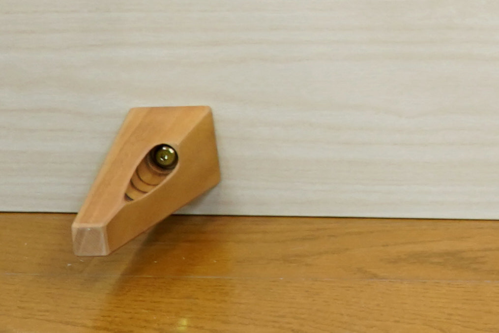脚はネジで固定(付属の6角レンチ)*中央の脚はネジ込み式