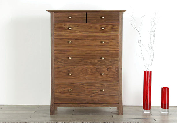 ウォールナットの木目、素材感が生きるすっきりとした前面。 写真は90-6段です。