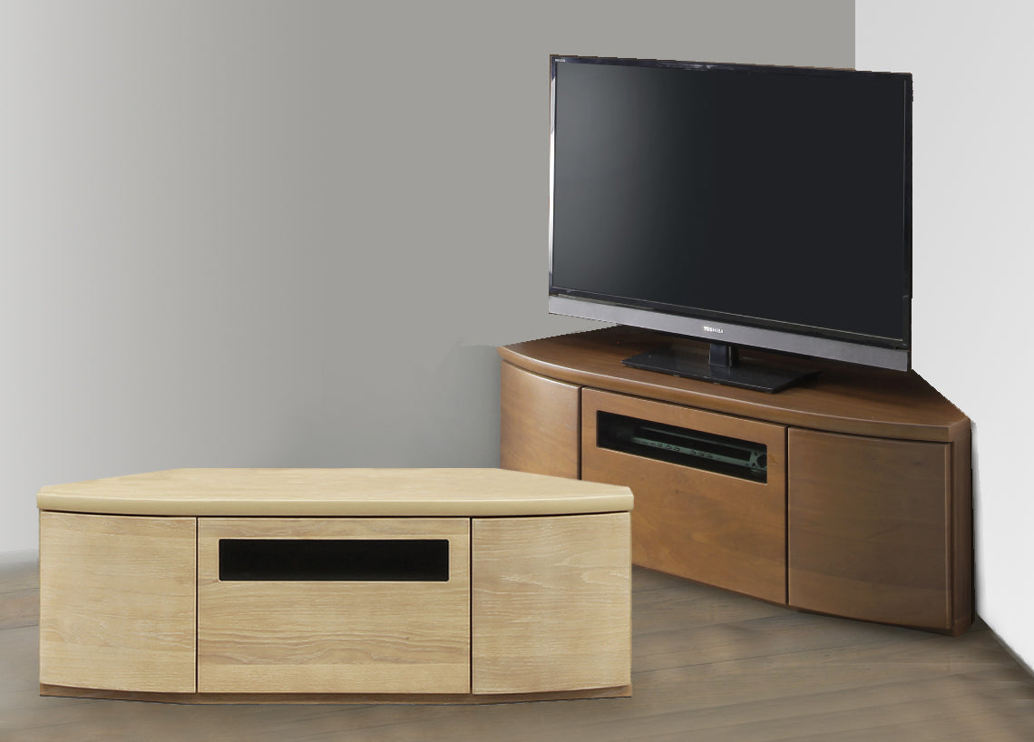 前面の両サイドを丸めることにより設置スペースを少し小さくでき、上品で優しいフォルムのコーナーテレビボードになっています。奥行が425mmなので壁に対して平行に置いても個性的なフォルムを損なうことなく設置できます。ウォールナットのMBR色、ホワイトオークのLBR色の2色から選べます。